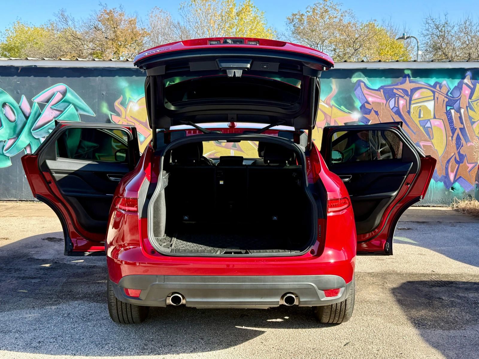 Used 2018 Jaguar F-PACE Premium image 8