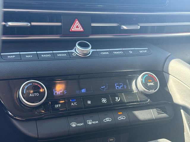 Certified 2024 Hyundai Elantra SEL image 18