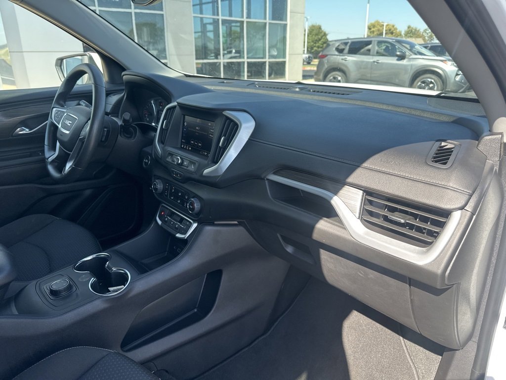Used 2024 GMC Terrain SLE image 9