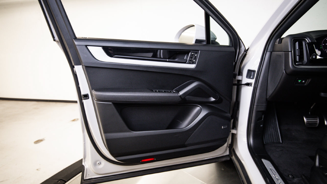 Certified 2024 Porsche Cayenne S AWD/4WD image 23