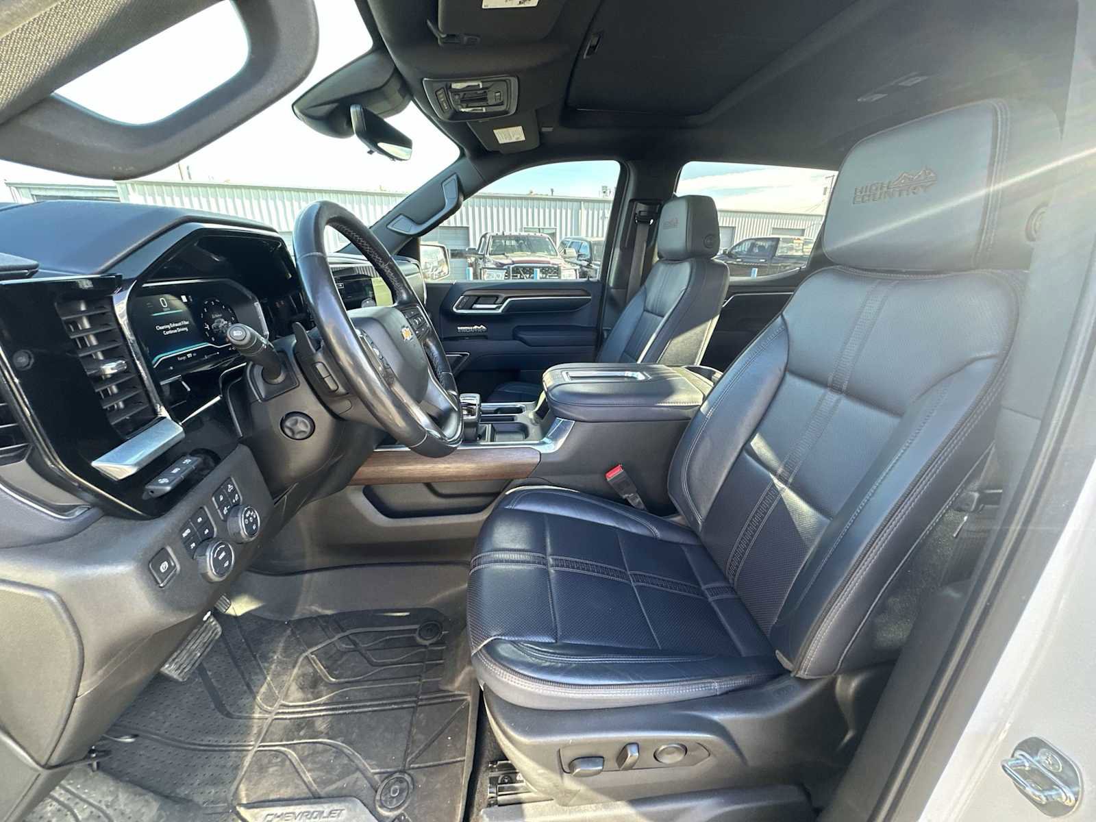 Used 2022 Chevrolet Silverado 1500 High Country w/ Technology Package image 13