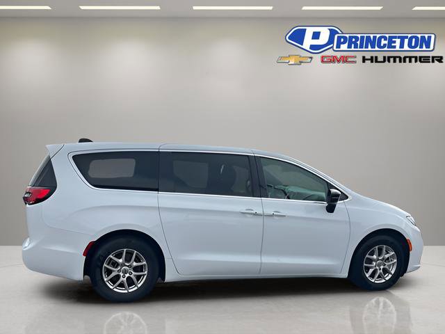 Used 2025 Chrysler Pacifica Select FWD image 8