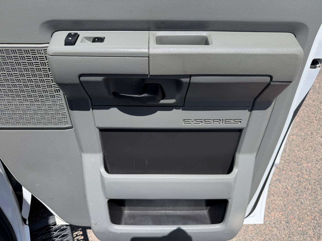 Used 2017 Ford E-350 and Econoline 350 Super Duty RWD image 18