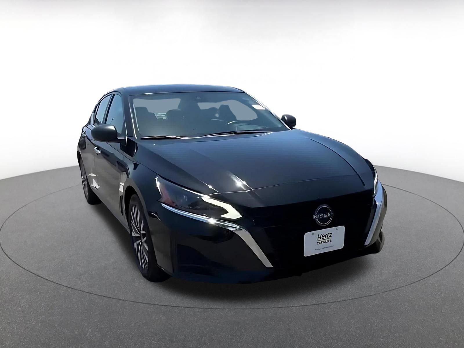 Used 2025 Nissan Altima 2.5 SV FWD image 3