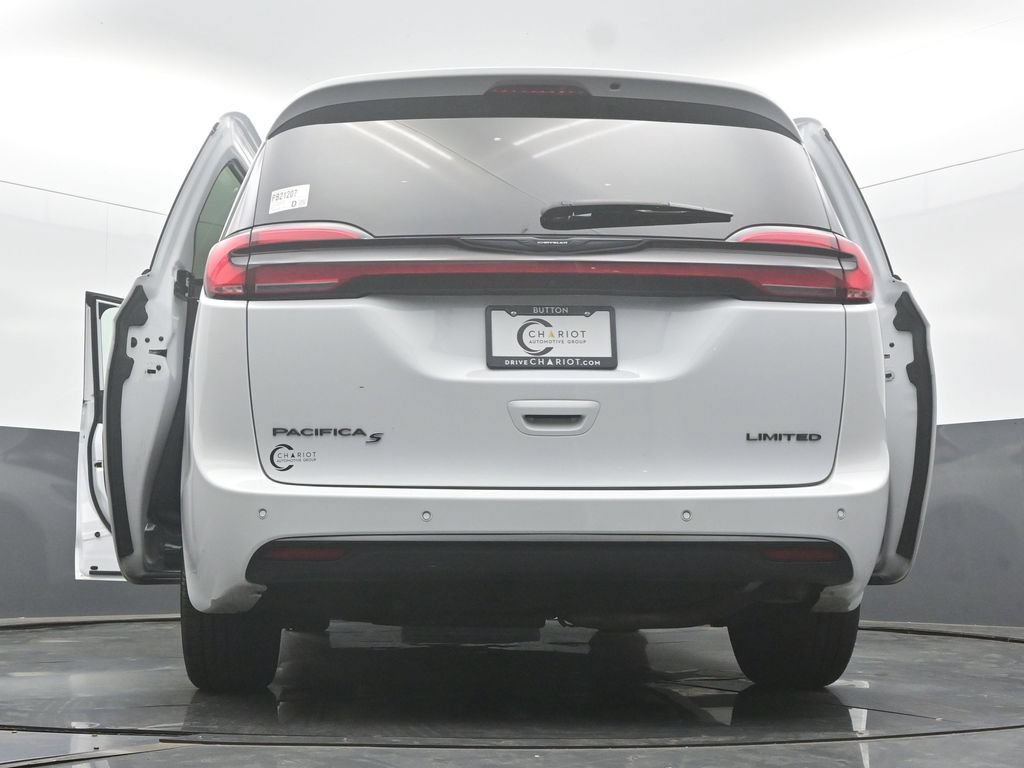 Used 2025 Chrysler Pacifica Limited FWD image 64