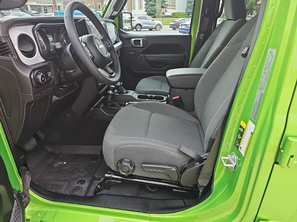Used 2026 Jeep Wrangler Unlimited Sport AWD/4WD image 14