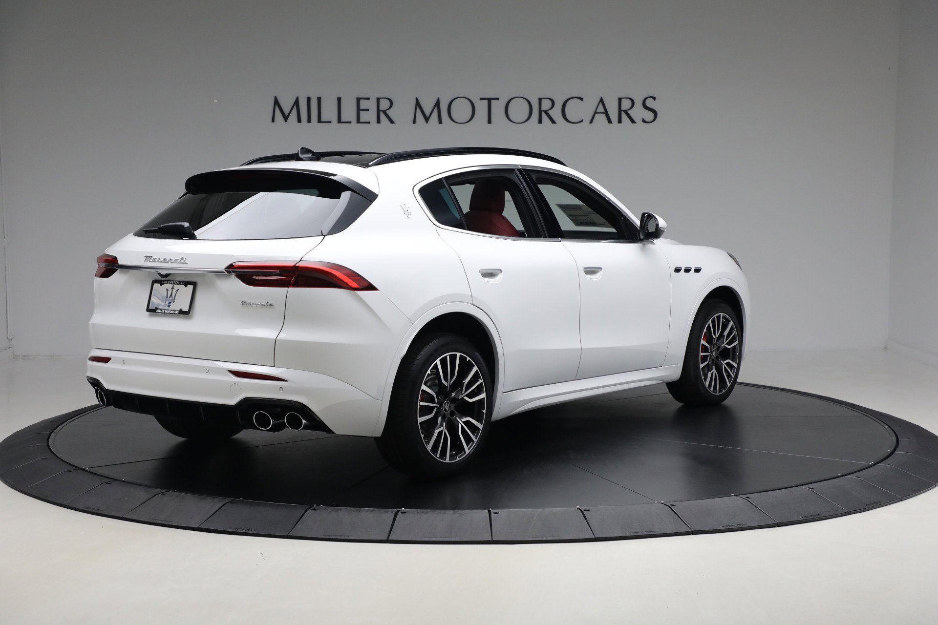 New 2025 Maserati Grecale GT image 6