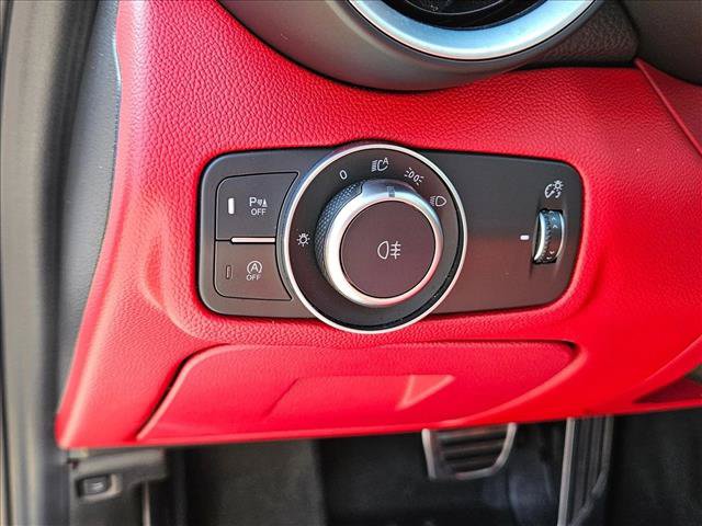 Used 2019 Alfa Romeo Giulia Ti Sport w/ Quick Order Package 22S Sport AWD/4WD image 23