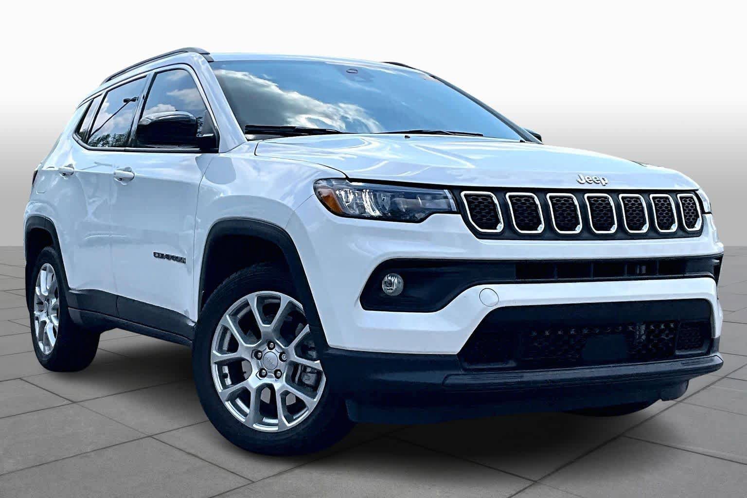 Used 2023 Jeep Compass Latitude w/ Sun and Sound Group image 2