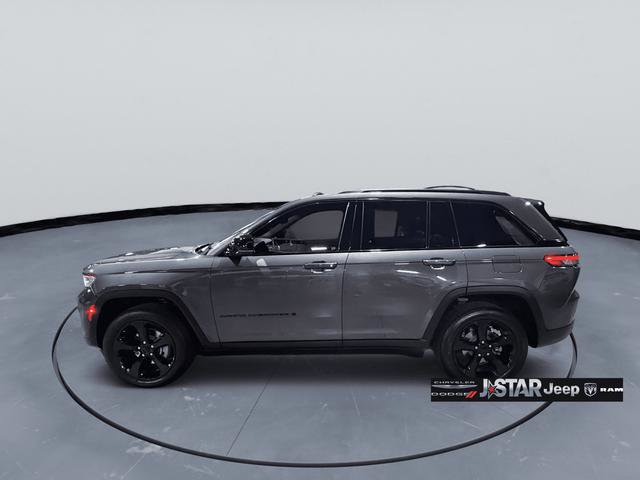 Used 2023 Jeep Grand Cherokee Altitude image 3