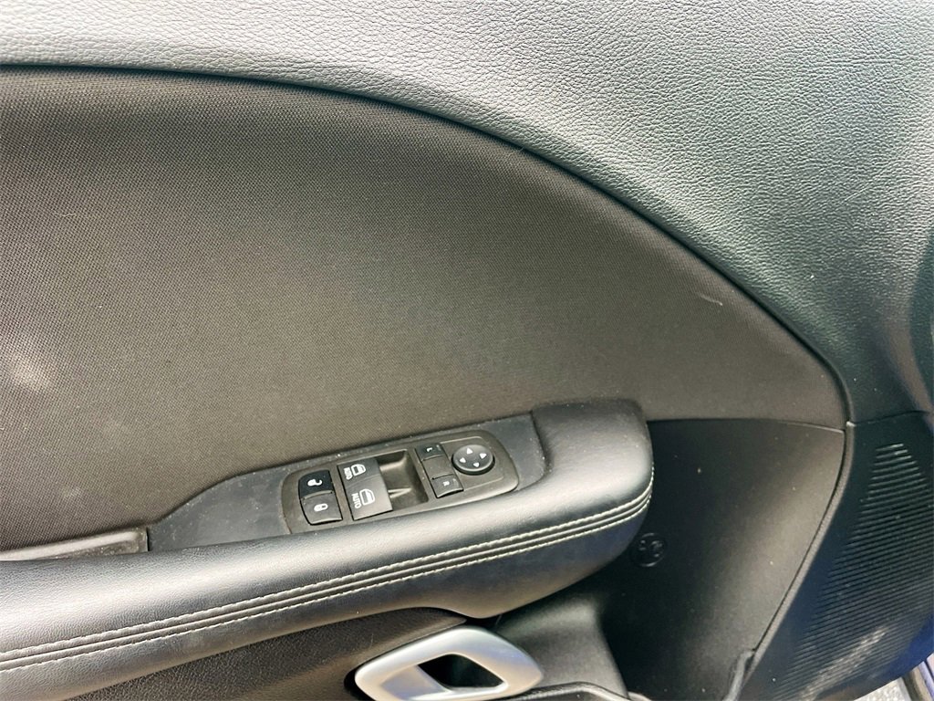 Used 2022 Dodge Challenger SXT w/ Blacktop Package image 9