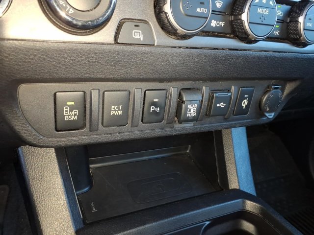 Used 2022 Toyota Tacoma TRD Off-Road w/ Technology Package AWD/4WD image 25