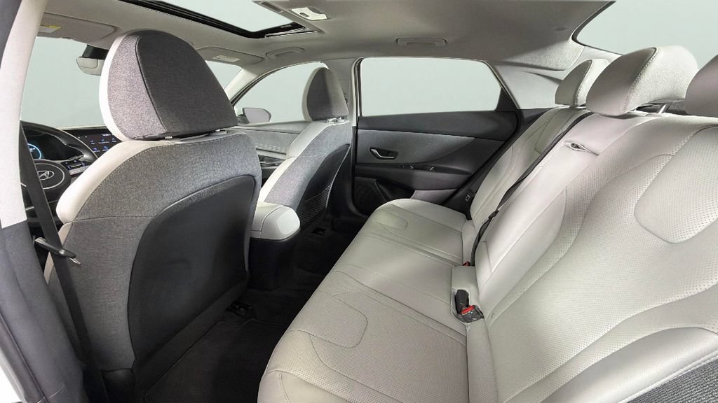 Used 2022 Hyundai Elantra Limited w/ Cargo Package FWD image 29