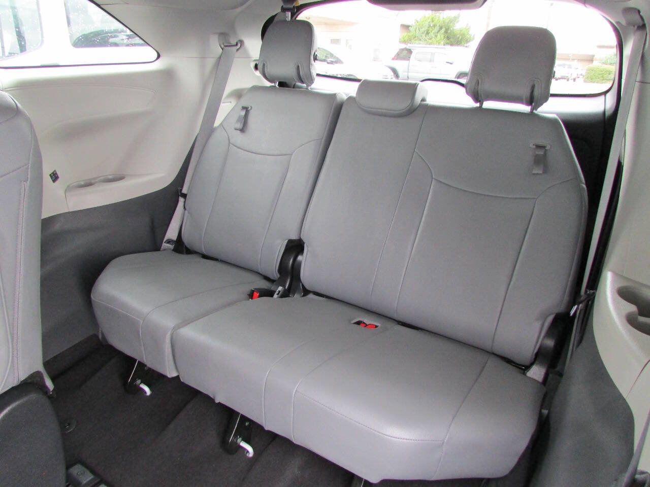Used 2024 Toyota Sienna XLE image 30