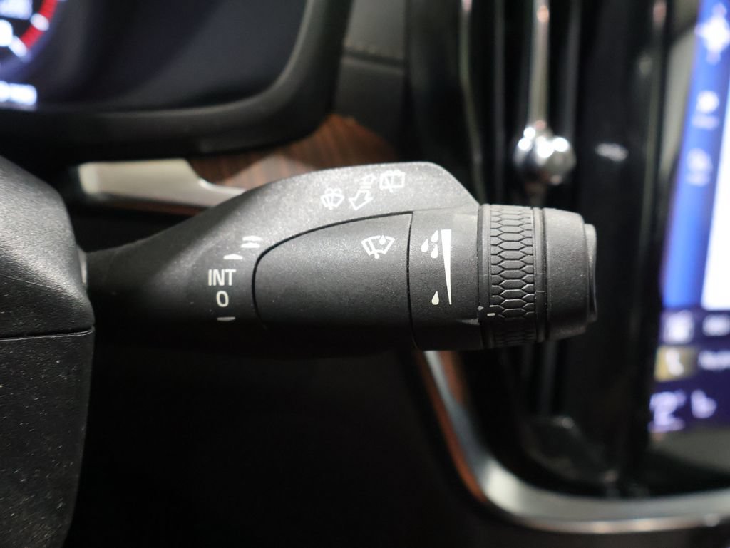 Used 2020 Volvo V60 T5 Cross Country AWD/4WD image 33