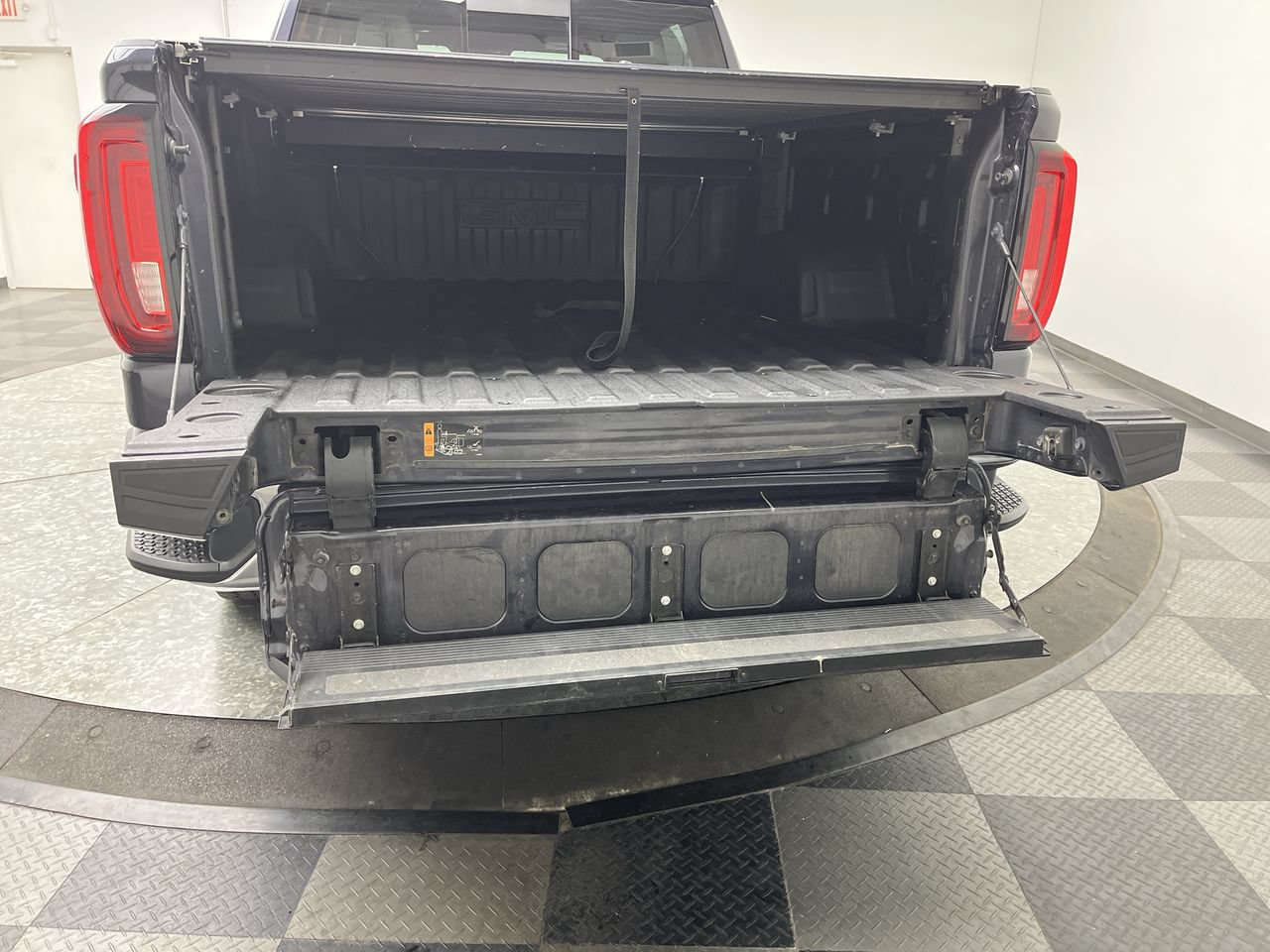 Certified 2022 GMC Sierra 1500 SLT w/ SLT Premium Plus Package AWD/4WD image 37