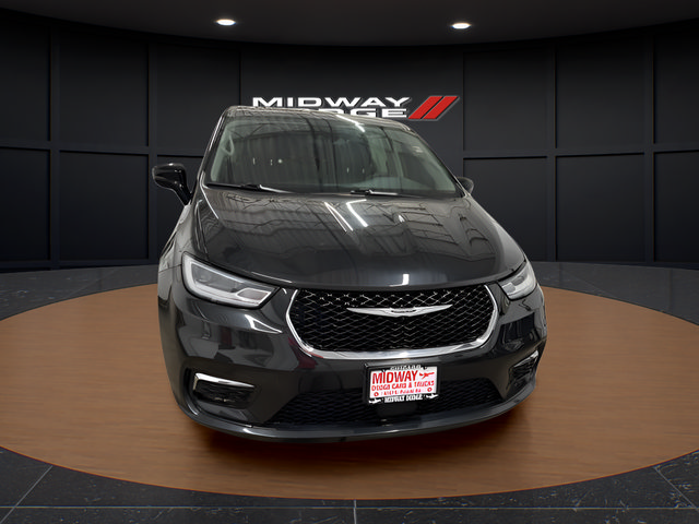 Used 2024 Chrysler Pacifica Limited FWD image 5