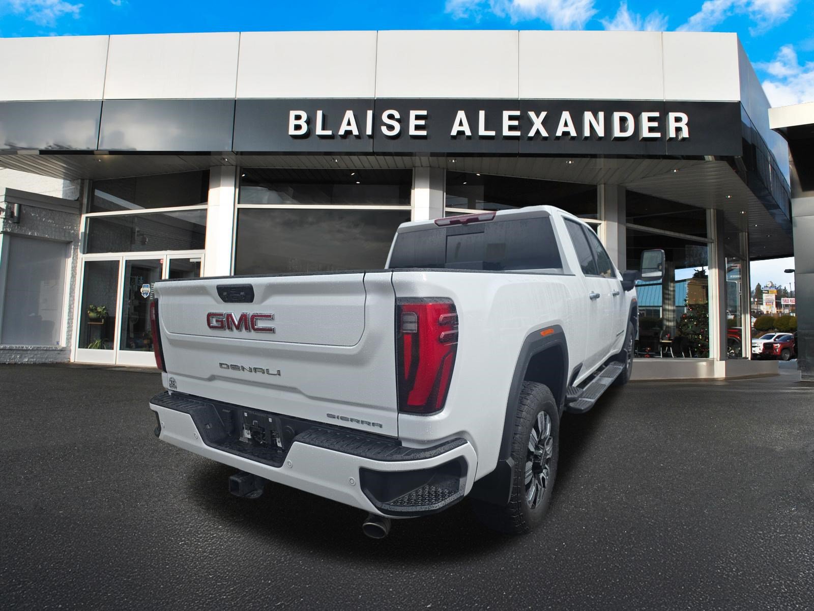 Used 2026 GMC Sierra 2500 Denali AWD/4WD image 3