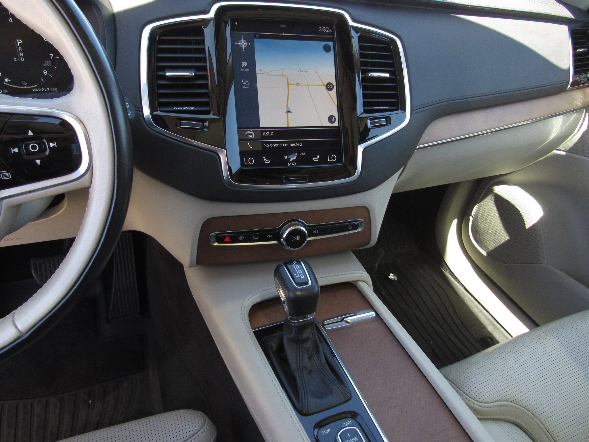 Used 2016 Volvo XC90 T6 Inscription w/ Vision Package AWD/4WD image 18