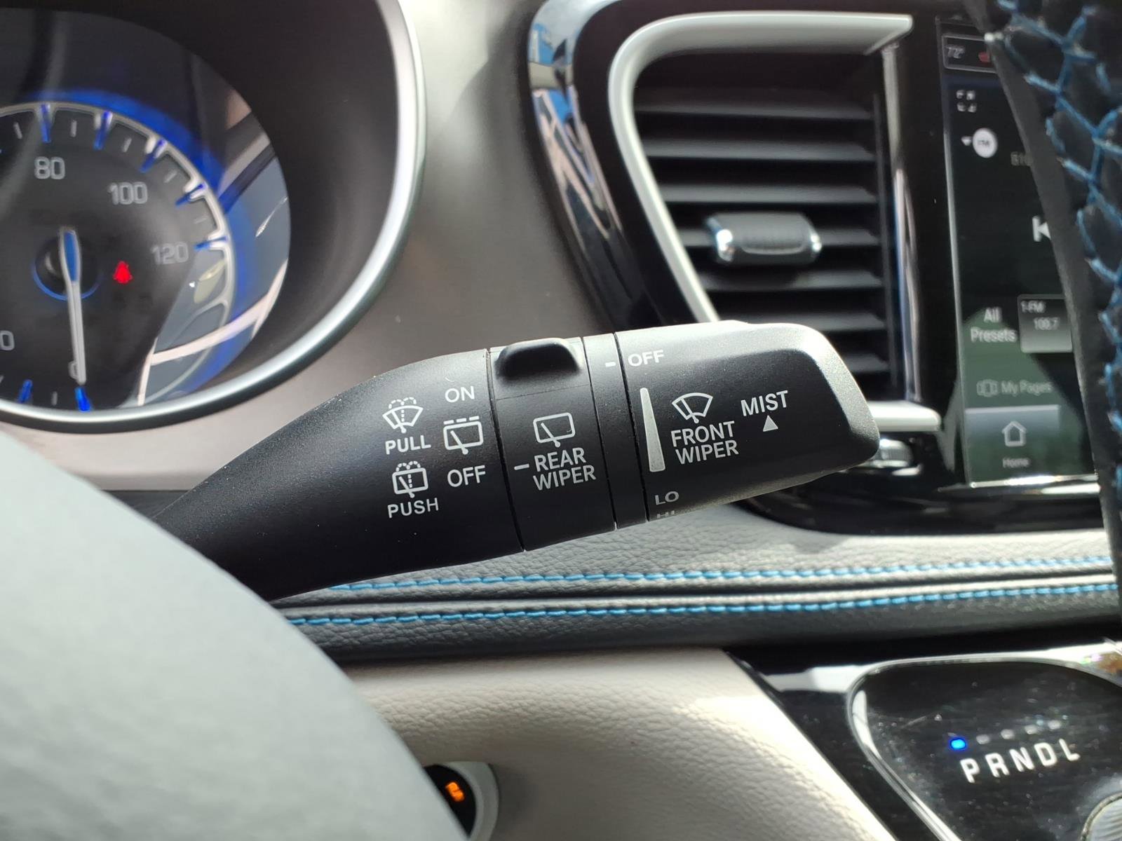 Used 2021 Chrysler Pacifica Touring-L image 27