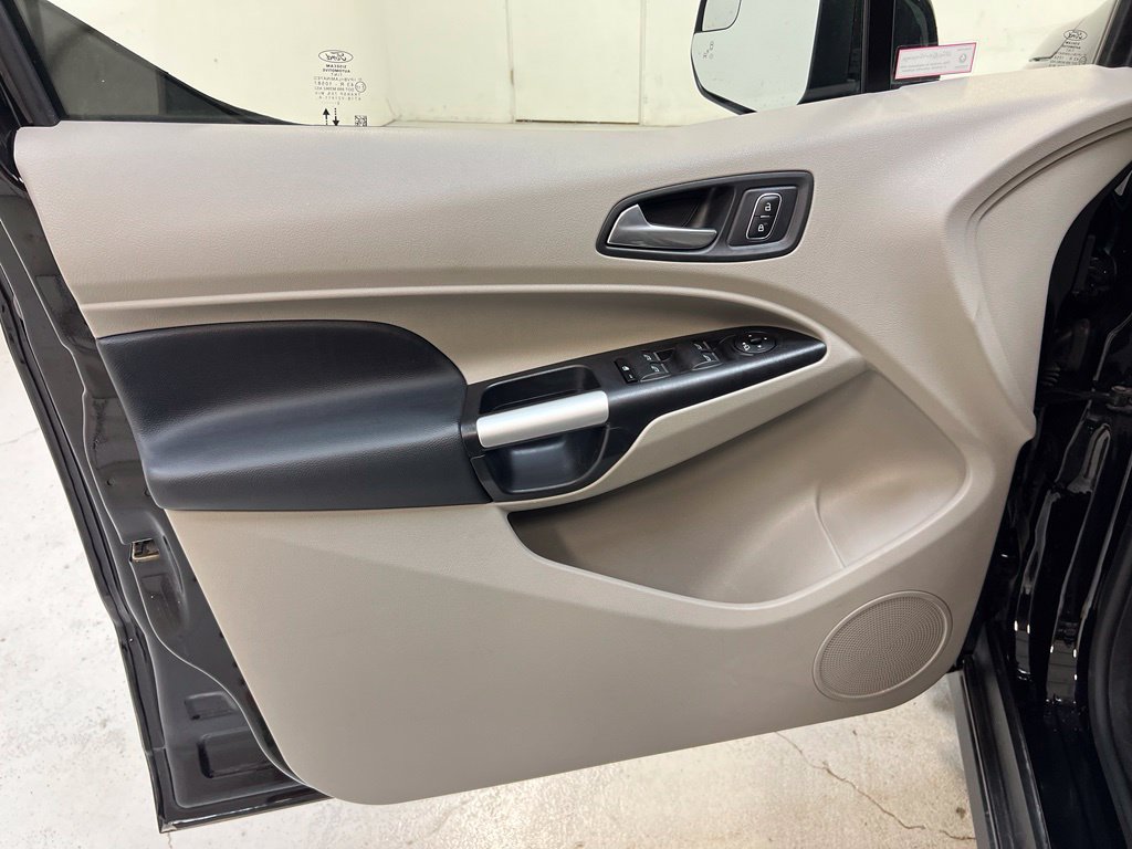 Used 2023 Ford Transit Connect Titanium FWD image 14
