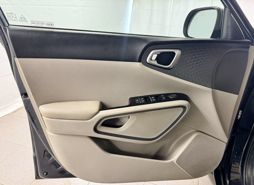 Used 2020 Kia Soul S FWD image 13
