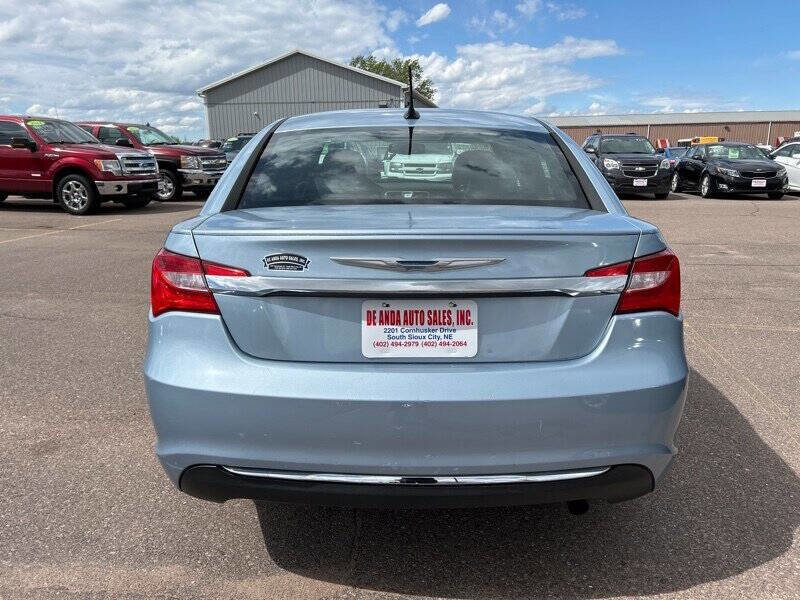 Used 2012 Chrysler 200 Limited FWD image 4
