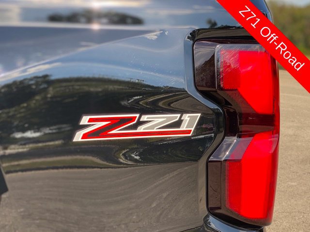 Used 2025 Chevrolet Colorado Z71 AWD/4WD image 11