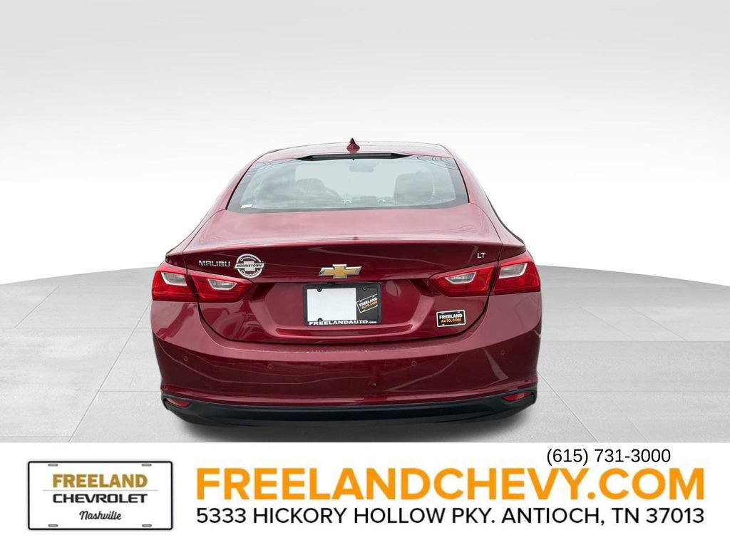 Used 2018 Chevrolet Malibu LT w/ Driver Confidence Package FWD image 3