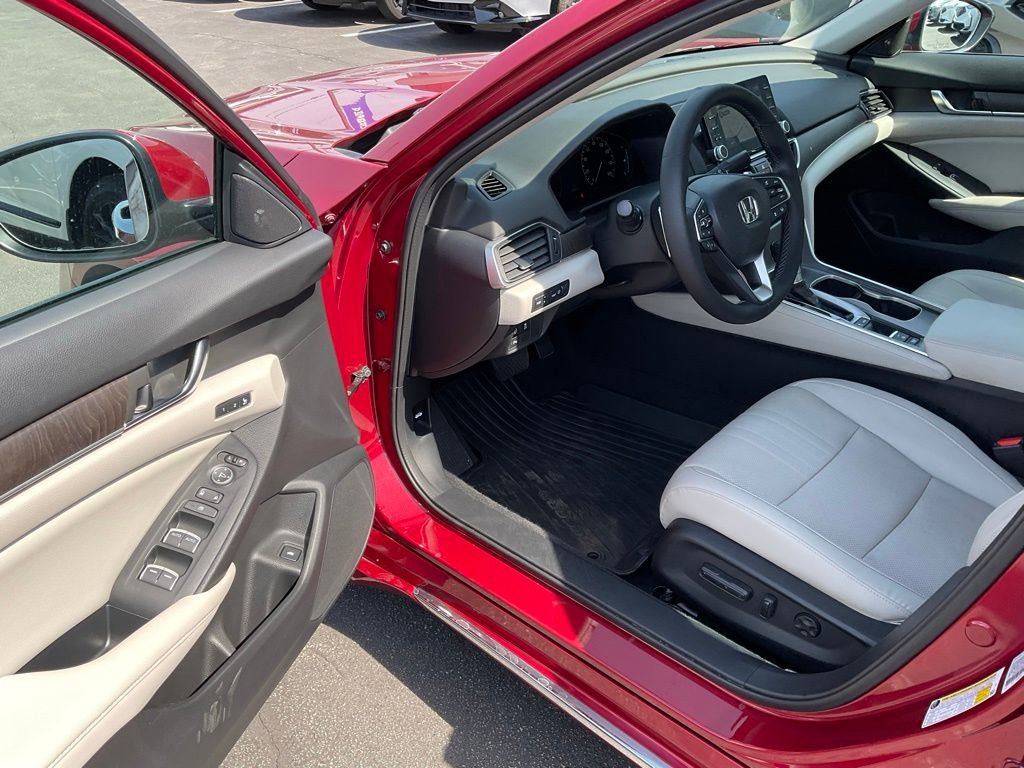 Used 2018 Honda Accord Touring image 10