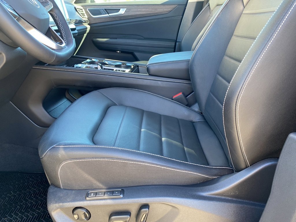 Used 2025 Volkswagen Atlas SEL image 28