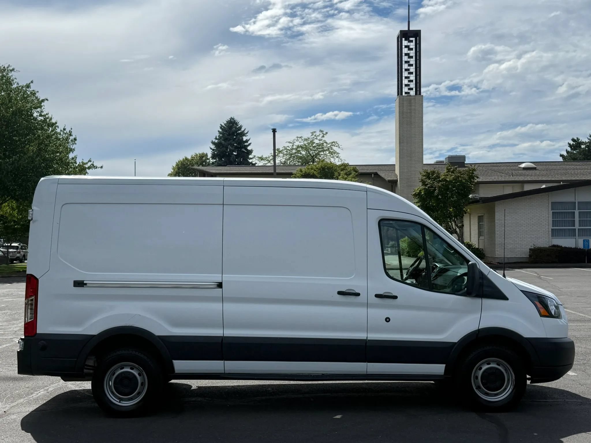 Used 2018 Ford Transit 250 148 Medium Roof RWD image 7