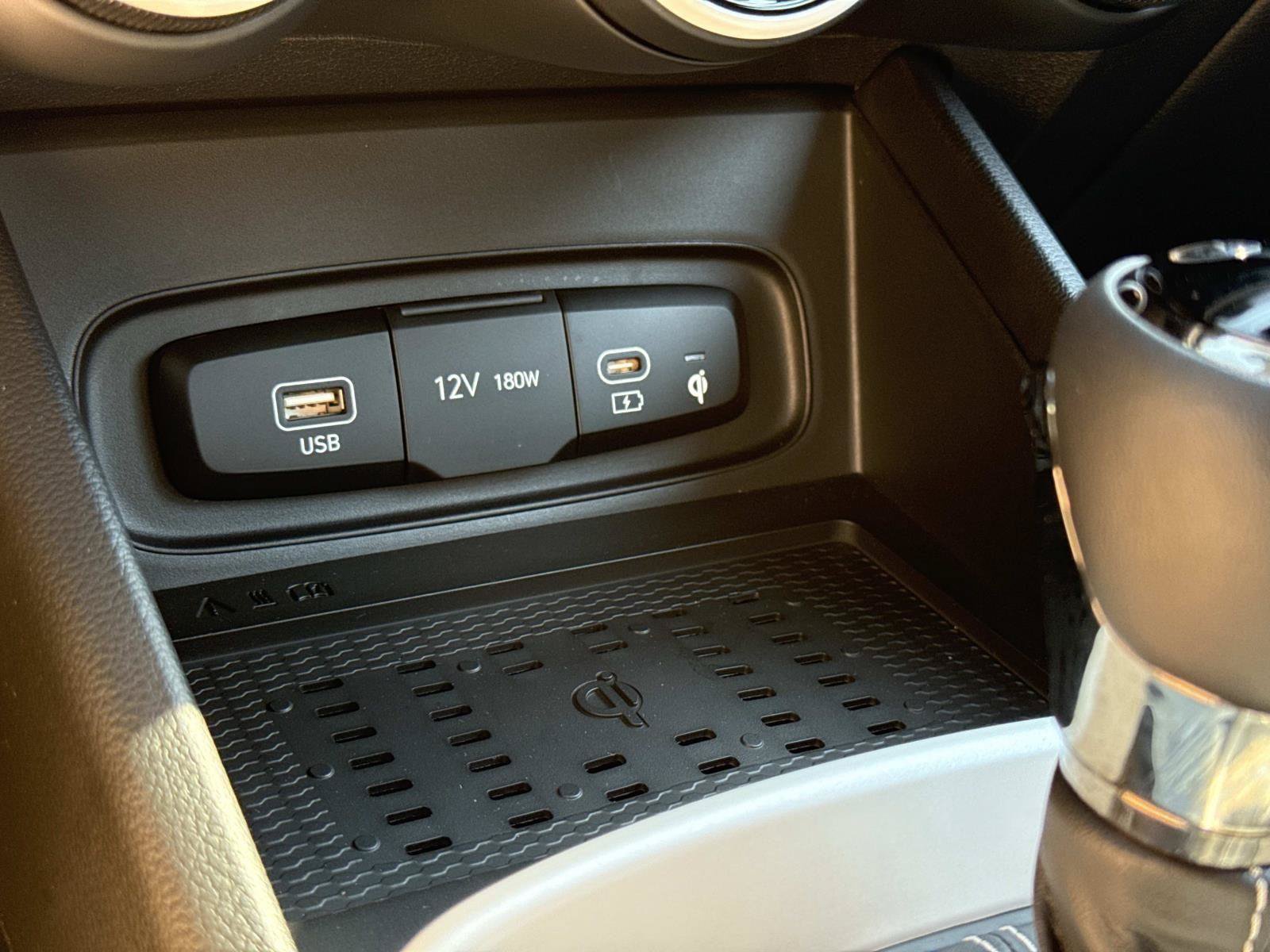 Certified 2025 Hyundai Venue Limited FWD image 7