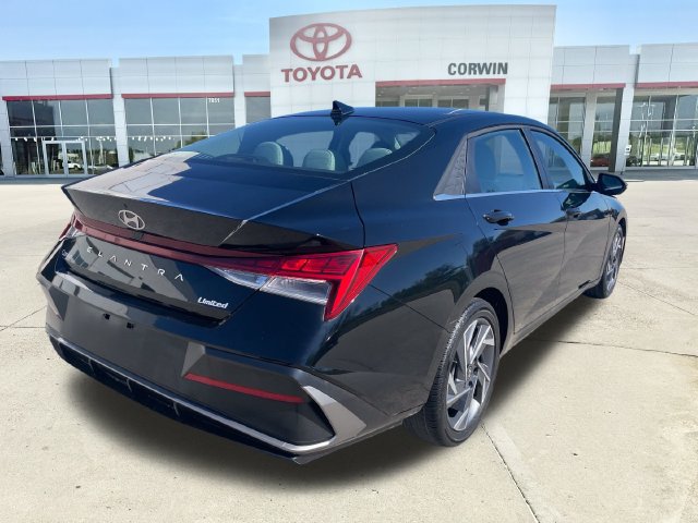 Used 2025 Hyundai Elantra Limited FWD image 5