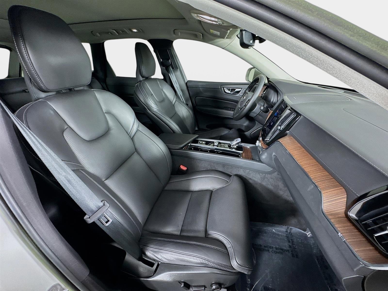 Used 2023 Volvo XC60 B5 Ultimate w/ Climate Package FWD image 31