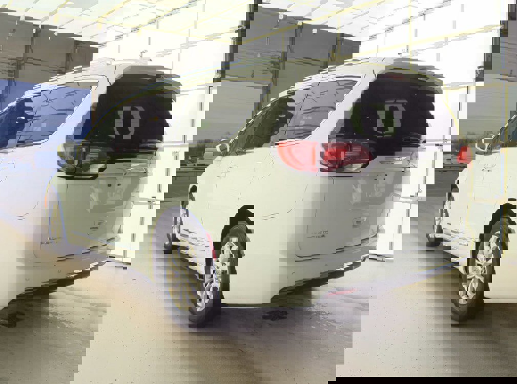 Used 2018 Chrysler Pacifica Touring-L image 6