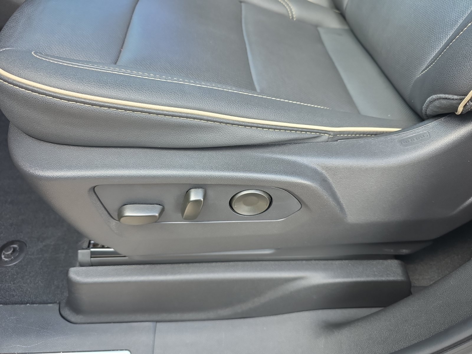 Used 2026 GMC Yukon Elevation AWD/4WD image 14