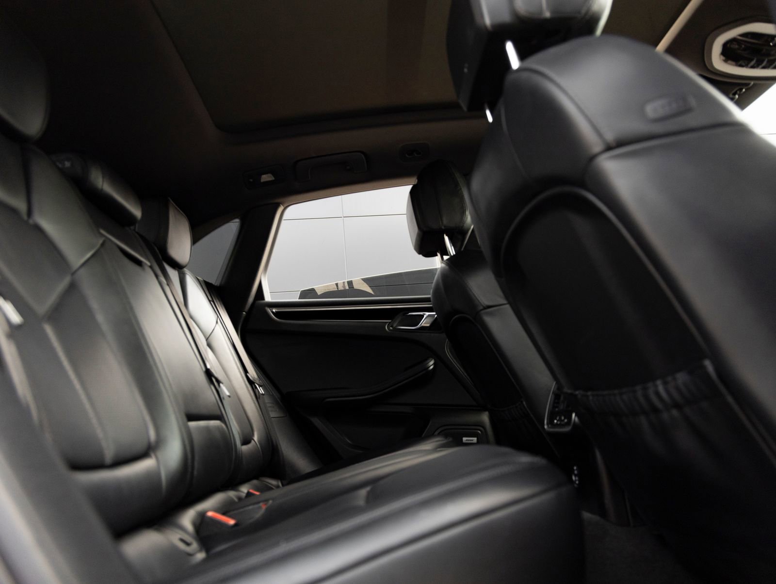 Certified 2024 Porsche Macan image 36