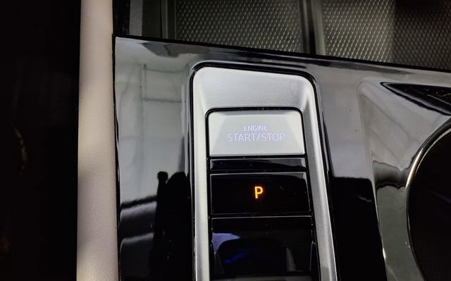 Used 2024 Volkswagen Atlas SEL Premium R-Line image 33