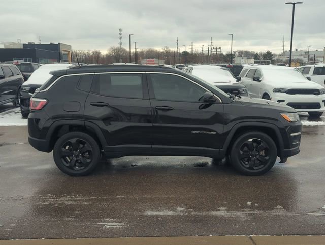 Used 2018 Jeep Compass Latitude image 2