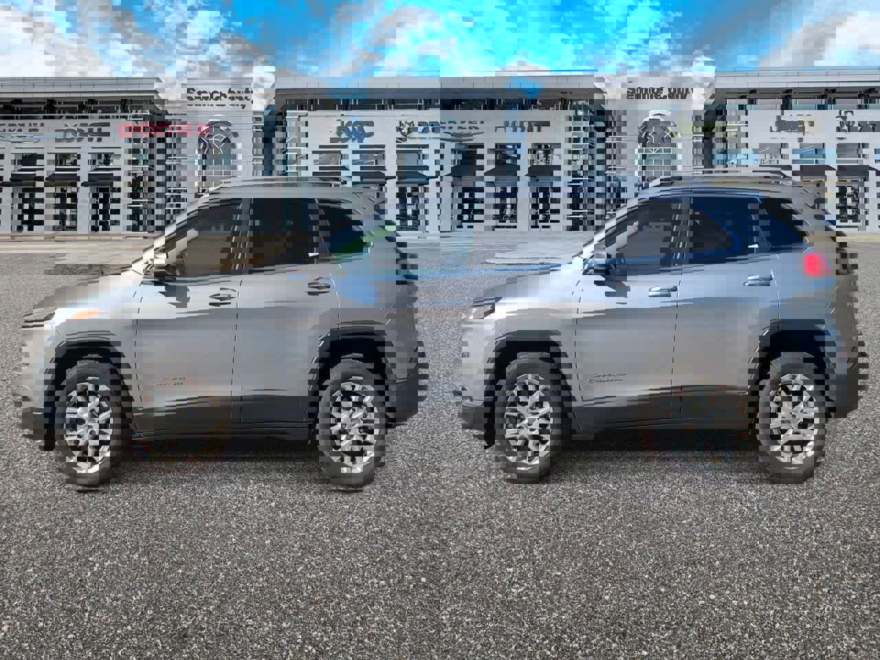 Used 2017 Jeep Cherokee Latitude image 5