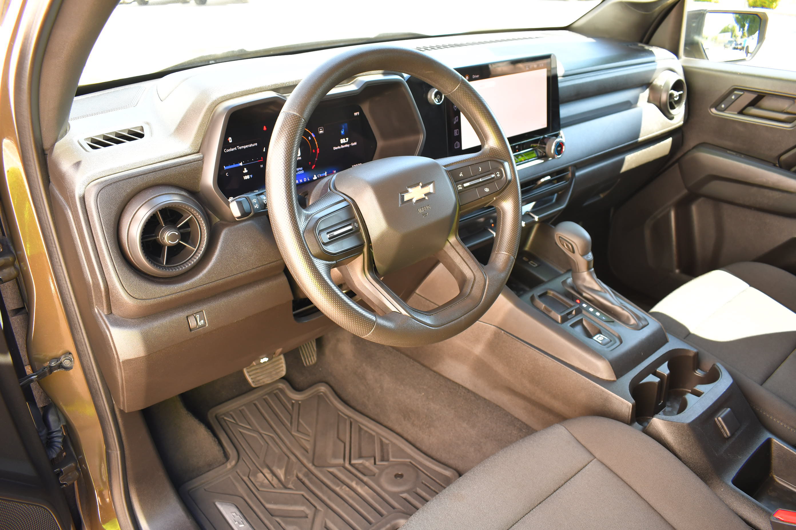 Used 2024 Chevrolet Colorado W/T RWD image 11