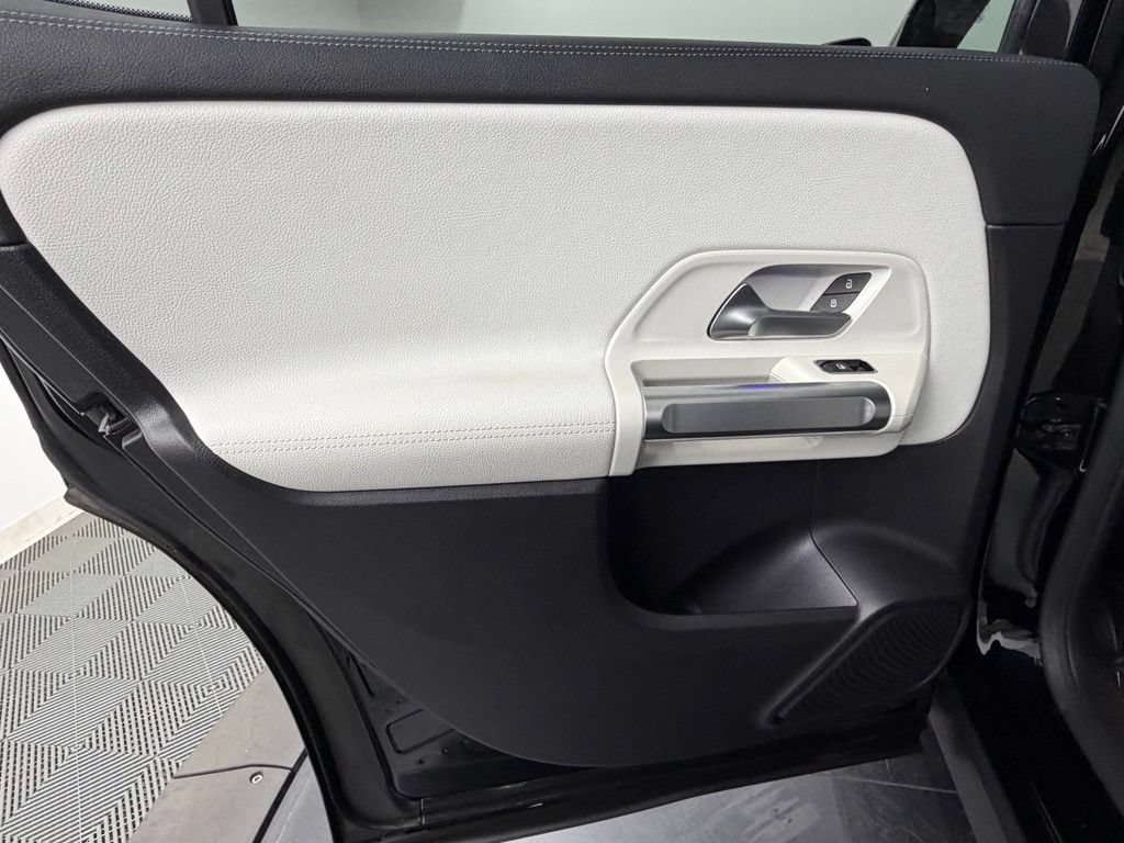 Used 2021 Mercedes-Benz GLB 250 image 39