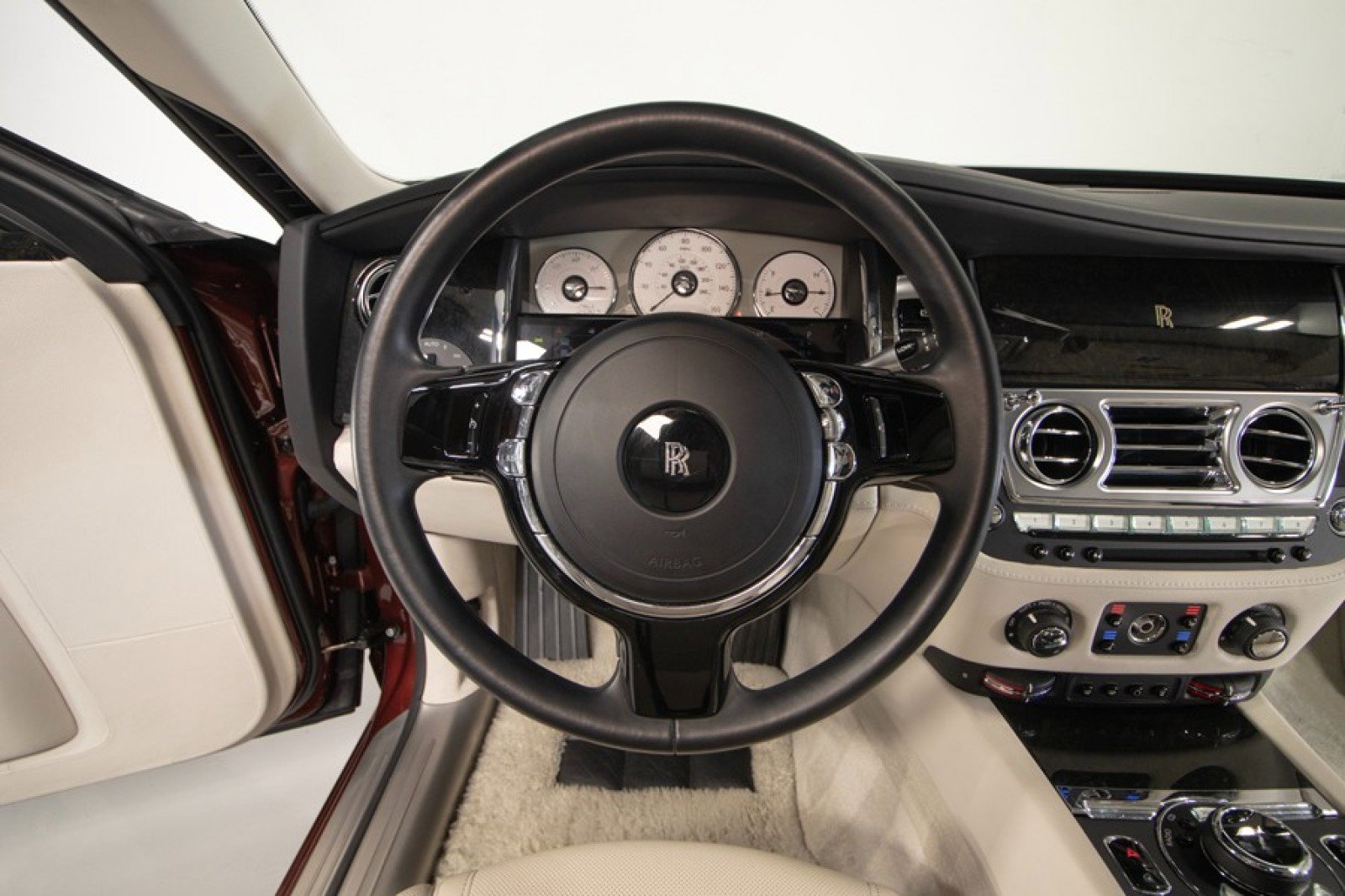 Used 2015 Rolls-Royce Ghost Extended Wheelbase image 30
