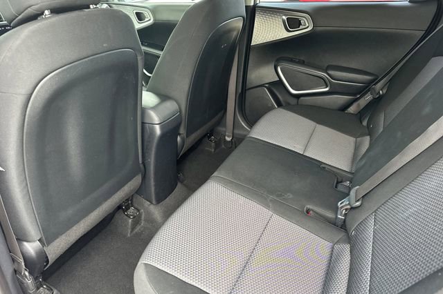 Used 2023 Kia Soul LX w/ LX Technology Package image 13
