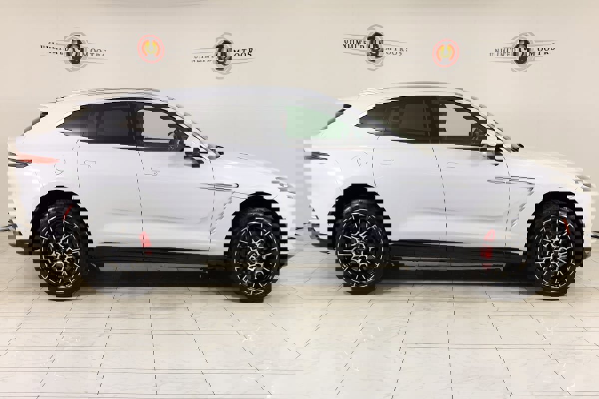 Used 2021 Aston Martin DBX image 2