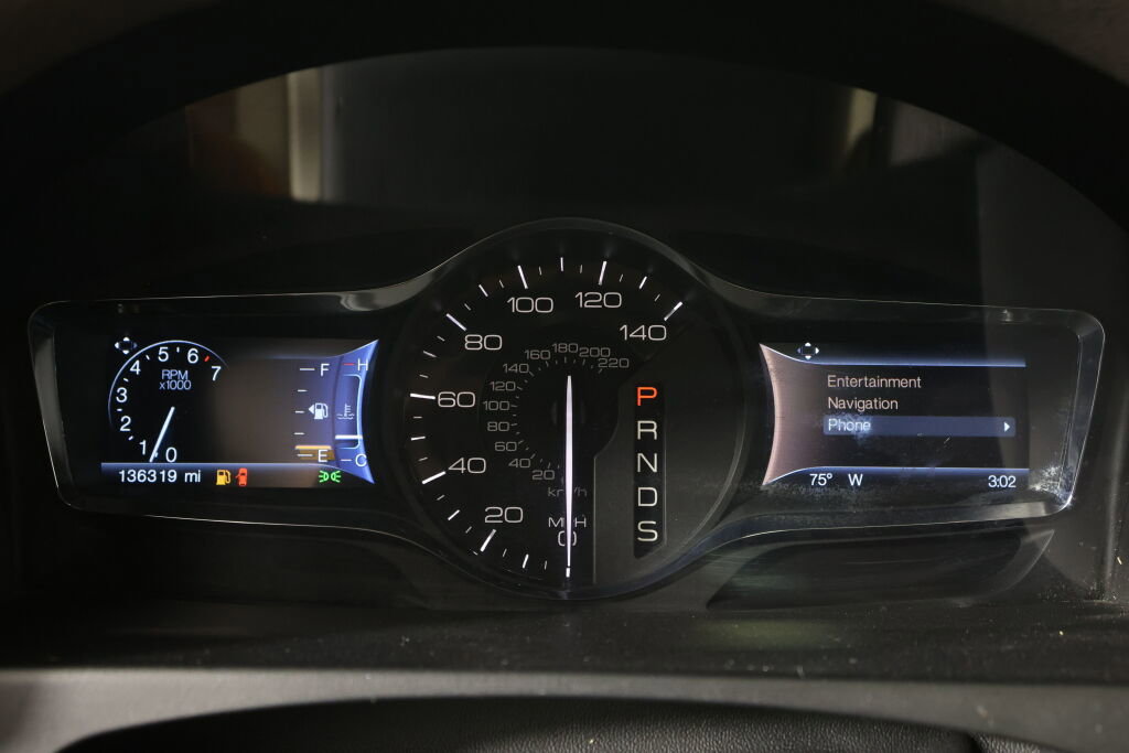 Used 2014 Lincoln MKX AWD w/ Equipment Group 102A image 31