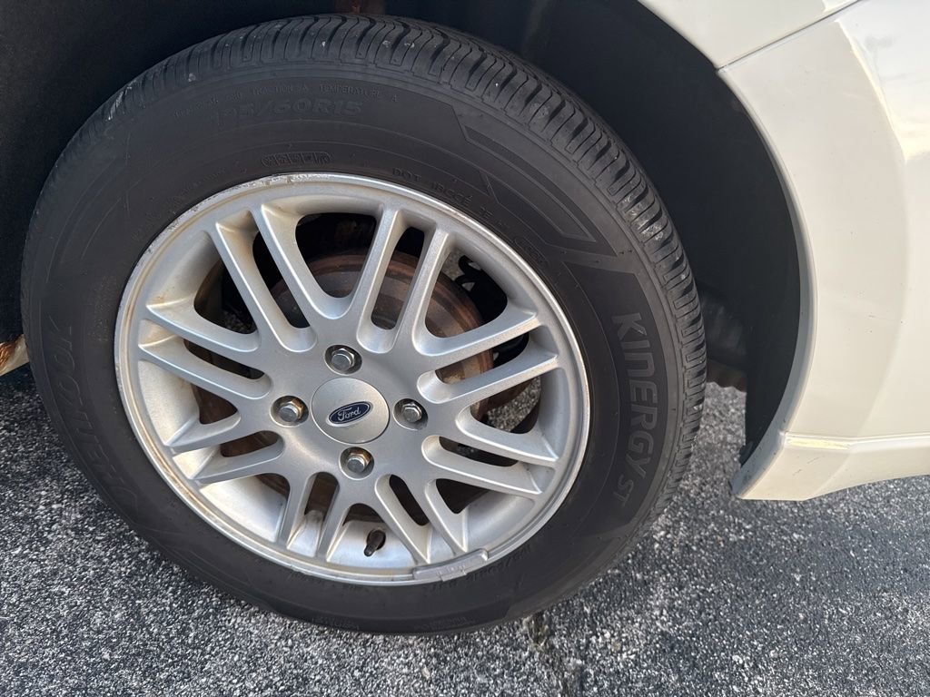 Used 2009 Ford Focus SE FWD image 14
