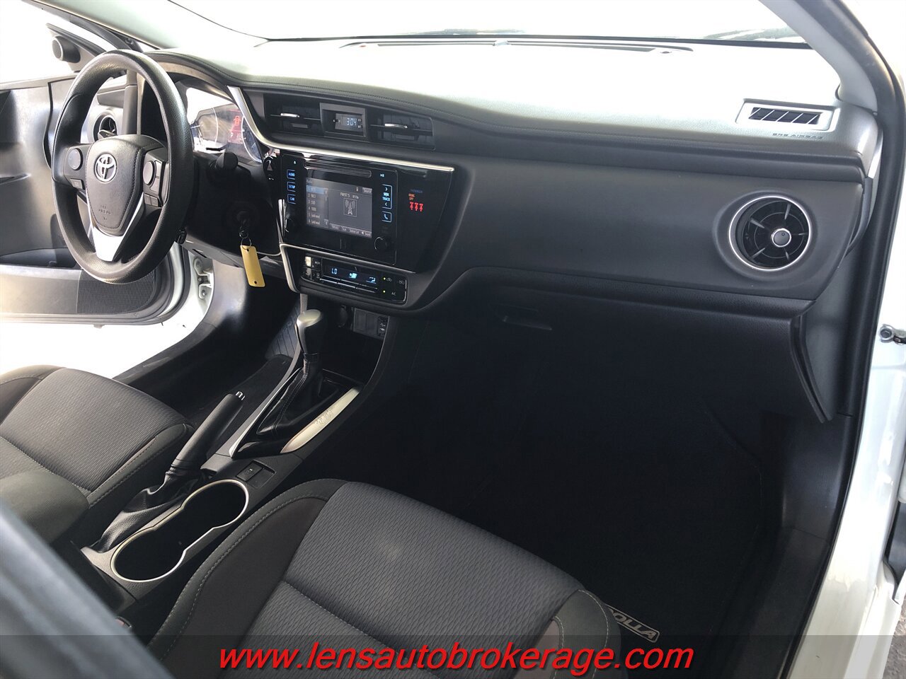 Used 2018 Toyota Corolla LE FWD image 22