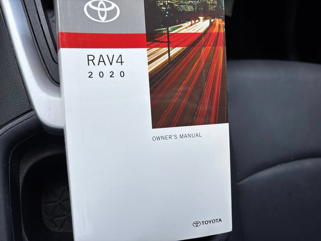 Used 2020 Toyota RAV4 XLE Premium w/ Carpet Mat Package FWD image 31